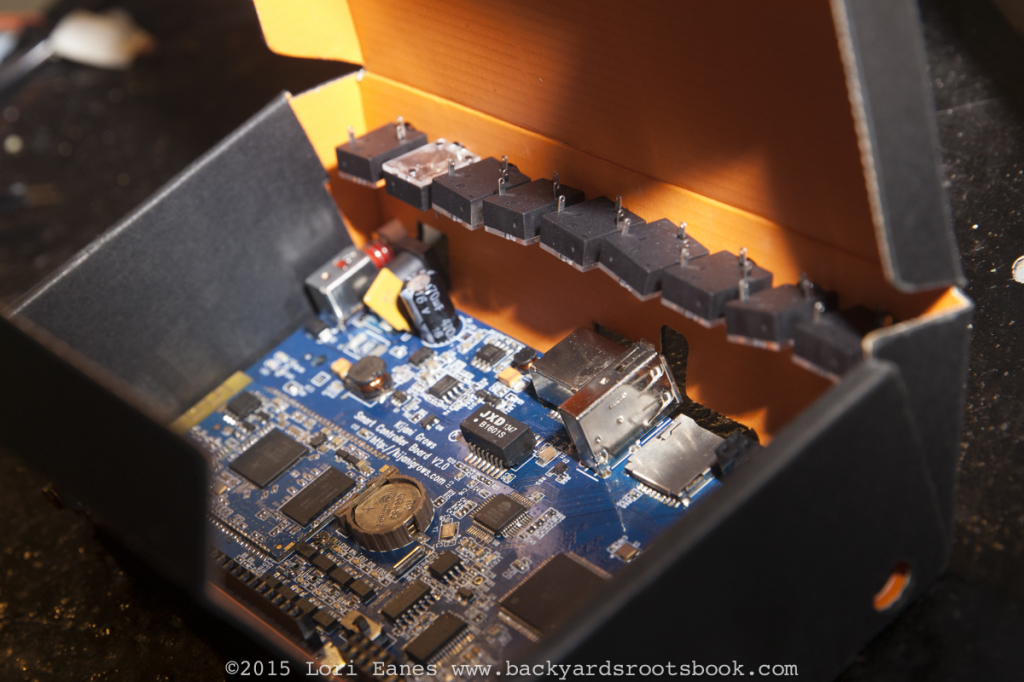 A circuit board that uses a cardboard case to make it more environmentally friendly.